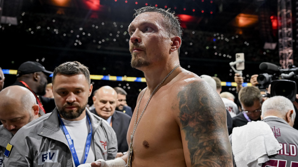 Pugilato: Usyk vacilla ma conserva le sue cinture dei pesi massimi