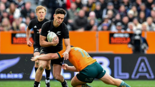 Rugby: la Nouvelle-Z&eacute;lande bat de peu l'Australie &agrave; un mois du Mondial