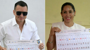 Noboa y Gonz&aacute;lez acortan distancia camino al balotaje en Ecuador 