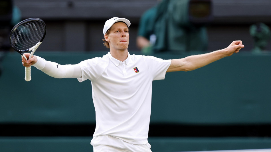 Sinner a Wimbledon, primo allenamento sull'erba dell'All England club