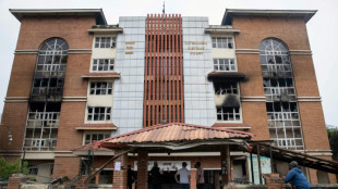 El ejército nepalí patrulla Katmandú tras las protestas que llevaron a dimitir al primer ministro