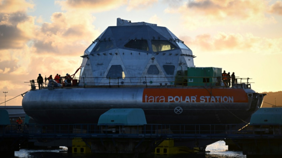 Floating igloo leaves France for polar exploration mission