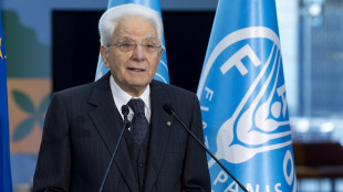 Mattarella, troppi gli squilibri nelle retribuzioni
