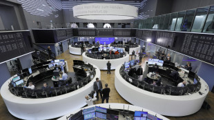 Borsa: Europa debole, a Milano (-0,47%) in luce Stm