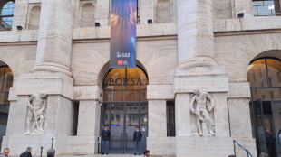 Borsa: Milano scivola (-1,35%), pesano le banche, bene Recordati