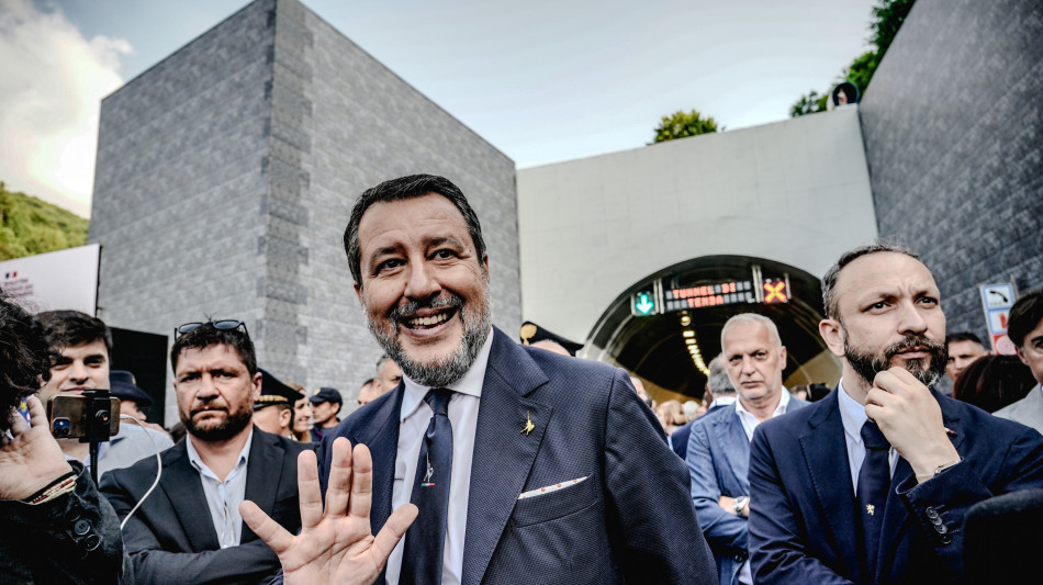 Salvini, saluto con l'ambasciatore russo giusto se vuoi dialogo