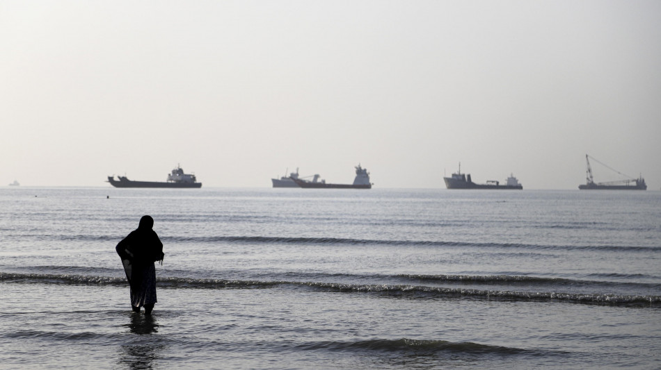 Media Iran, 'lo stretto di Hormuz resta chiuso'