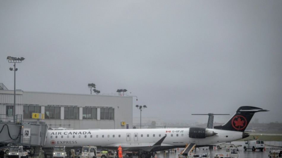 Les hôtesses et stewards d'Air Canada poursuivent leur grève, reprise des négociations