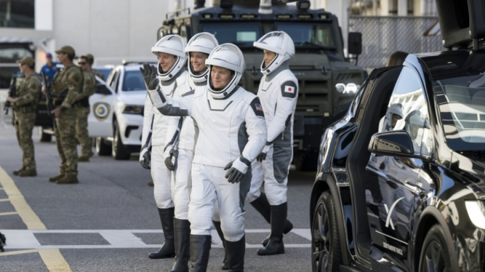 La mission pour ramener les astronautes coinc&eacute;s dans l'espace en route vers l'ISS