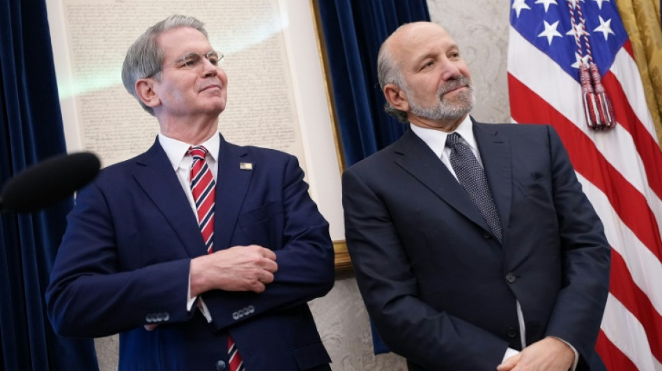 Stocks diverge awaiting China-US trade talks