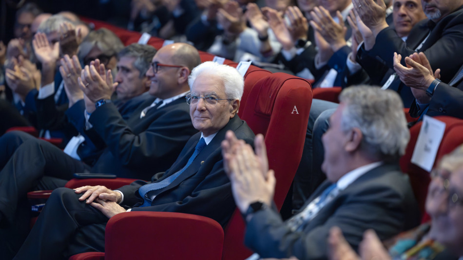 Mattarella, uscire da sole logiche commerciali sul cinema