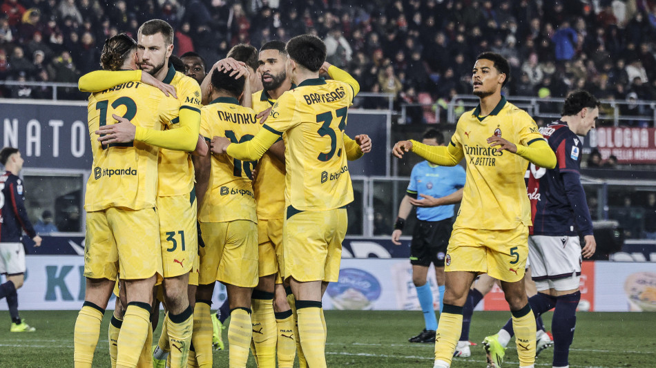 Il Milan vince 3-0 a Bologna e accorcia sull'Inter