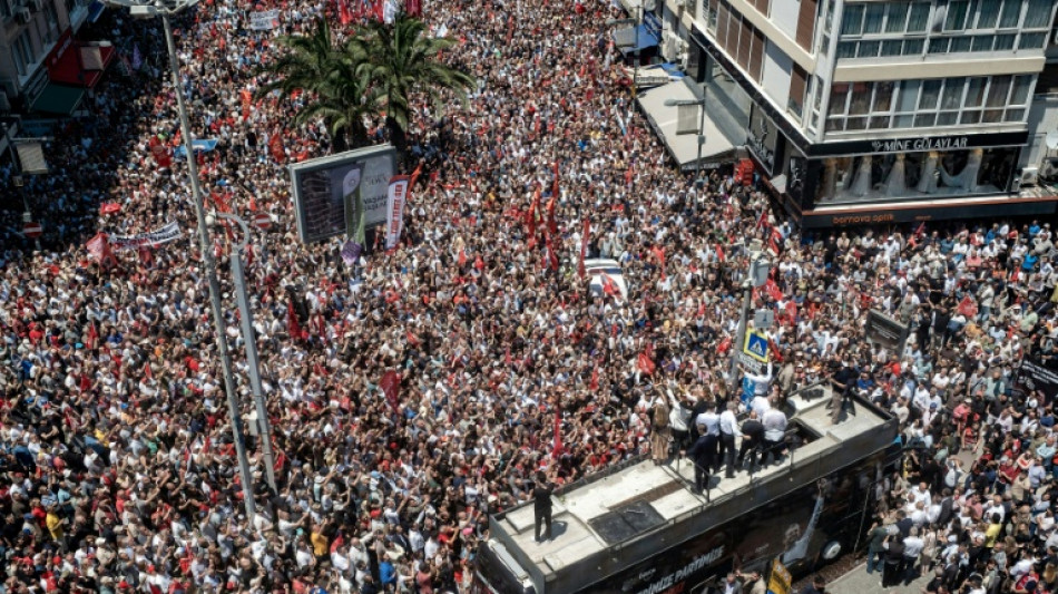 Le dirigeant de l'opposition turque Ozgur Ozel n'envisage pas de quitter son parti