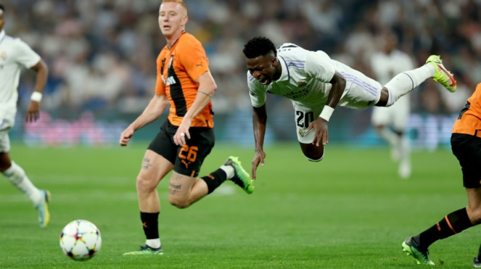 Real Madrid take control with smooth Shakhtar win