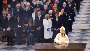 Pariser Erzbischof weiht Altar der Kathedrale Notre-Dame während erster Messe