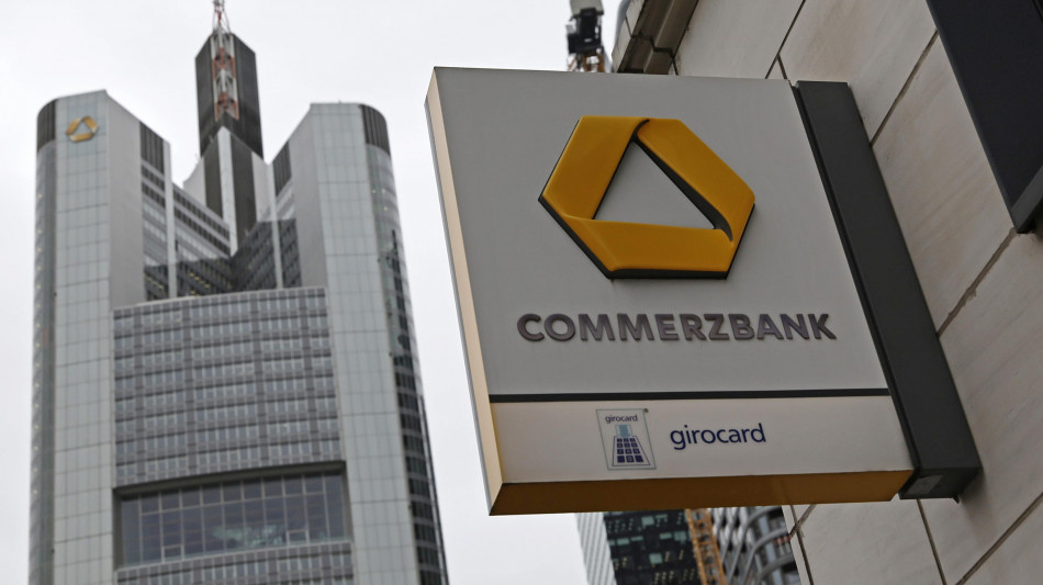 Commerzbank pianifica altri 3.000 tagli, 'da Unicredit piano vago'