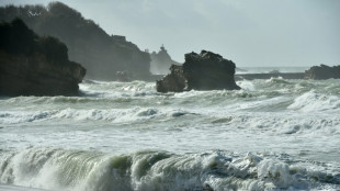 Houle "cyclonique" sur la côte atlantique, des plages fermées en Nouvelle-Aquitaine