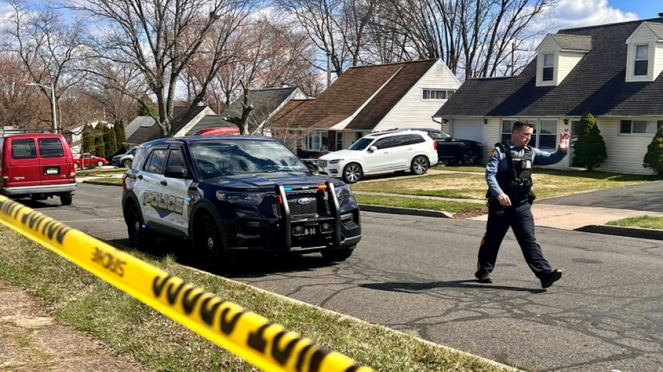 Matam a tiros tr&ecirc;s pessoas nos Estados Unidos; suspeito foge