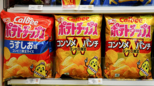 La guerre au Moyen-Orient fait passer les paquets de chips japonais au noir et blanc