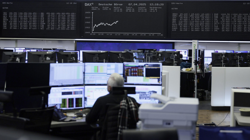 Borsa: nuovo tonfo dell'Europa, Francoforte chiude -3%