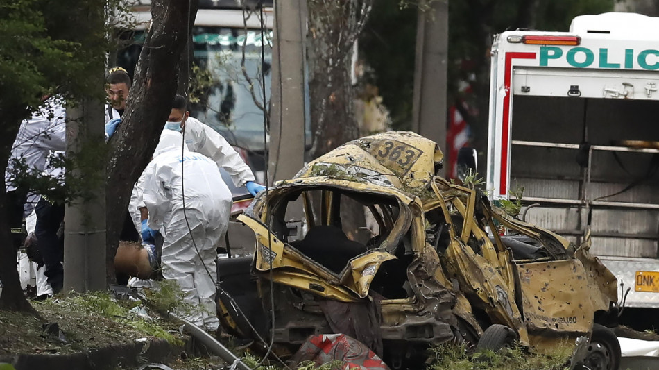 Almeno 17 le vittime dell'attentato in Colombia
