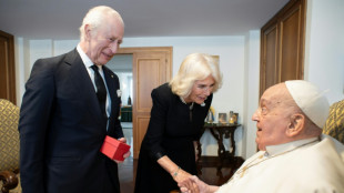 Après avoir reçu Charles III, le pape convalescent visite la basilique Saint-Pierre