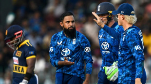 England spinners choke Sri Lanka to 219 in second ODI