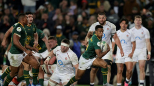 South Africa beat 13-man England in Nations Championship