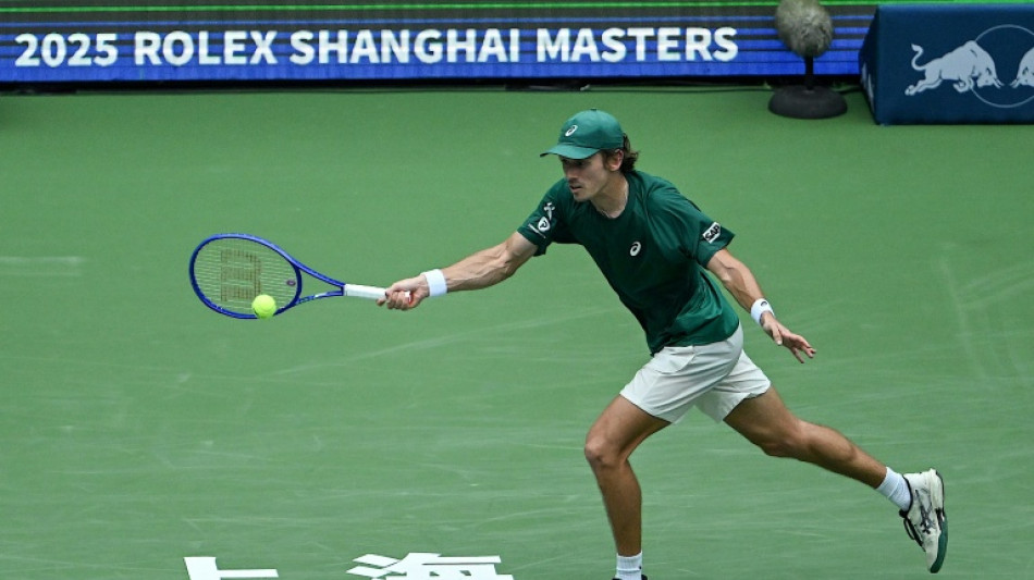 De Minaur e Auger-Aliassime avançam em Xangai e se aproximam do ATP Finals