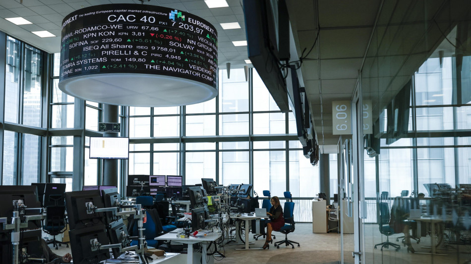 Borsa: Milano termina positiva, +0,4%