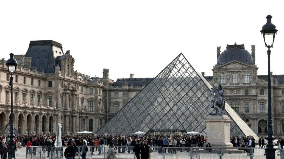 Por robo del Louvre "hay más de 150", muestras de ADN, dice la procuradora de París