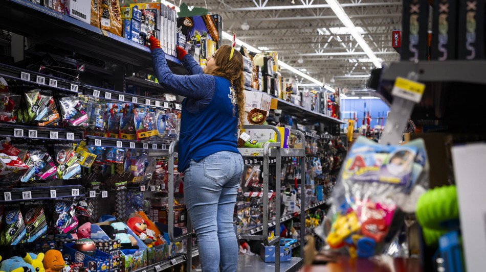 Le vendite al dettaglio negli Usa salgono dello 0,9%, sopra le attese