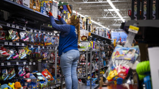 Le vendite al dettaglio negli Usa salgono dello 0,9%, sopra le attese