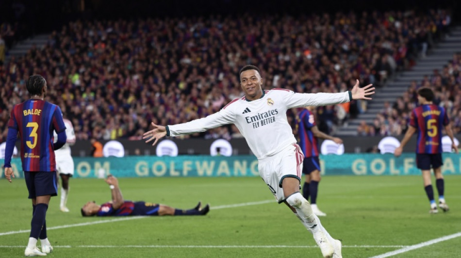 Espagne: Mbapp&eacute; foudroie le Bar&ccedil;a et offre le Clasico au Real Madrid