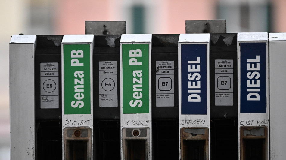 Prezzo petrolio in calo, Wti scambiato a 107,77 dollari