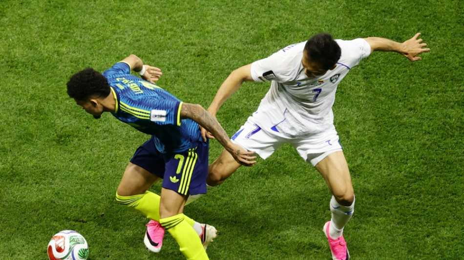 D&iacute;az &uuml;berragt: Kolumbien schl&auml;gt WM-Neuling Usbekistan
