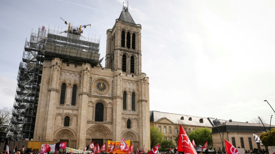 "R&eacute;sistance! ": &agrave; Saint-Denis, des milliers de personnes rassembl&eacute;es contre le racisme derri&egrave;re Bally Bagayoko 