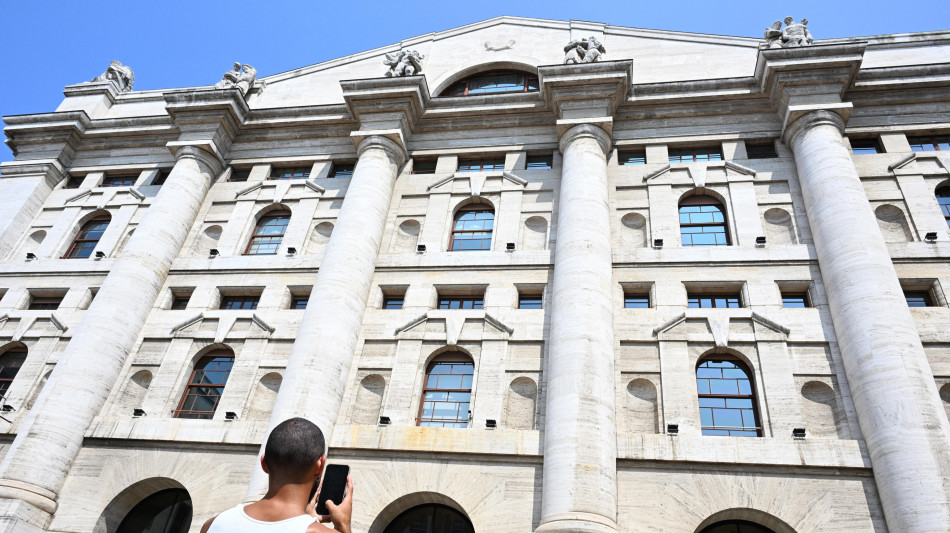 Borsa: Milano apre fiacca (-0,08%)