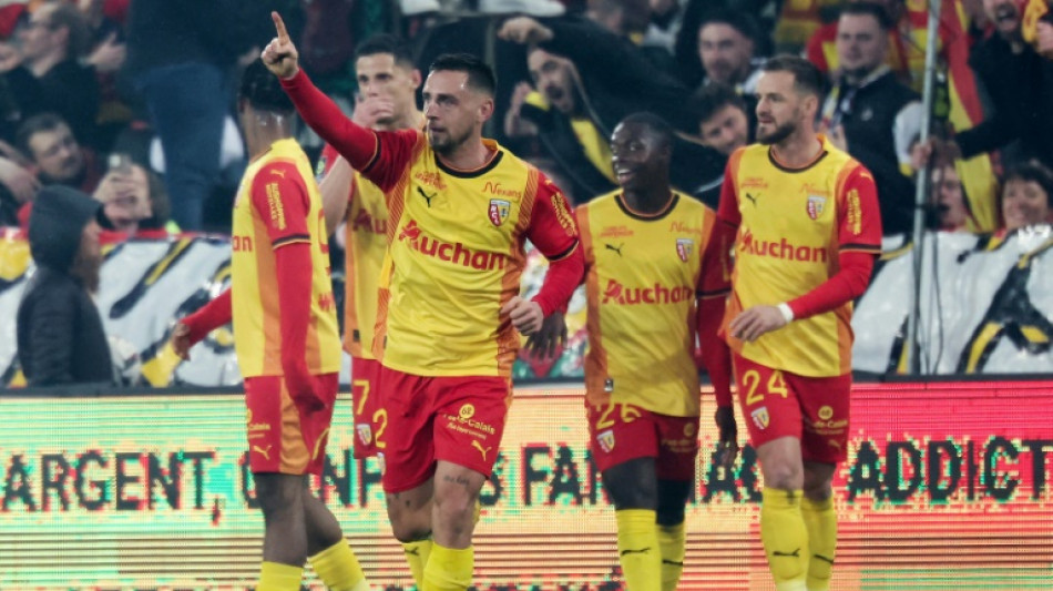 L1: Brest finit par chuter, Lens poursuit sa remont&eacute;e