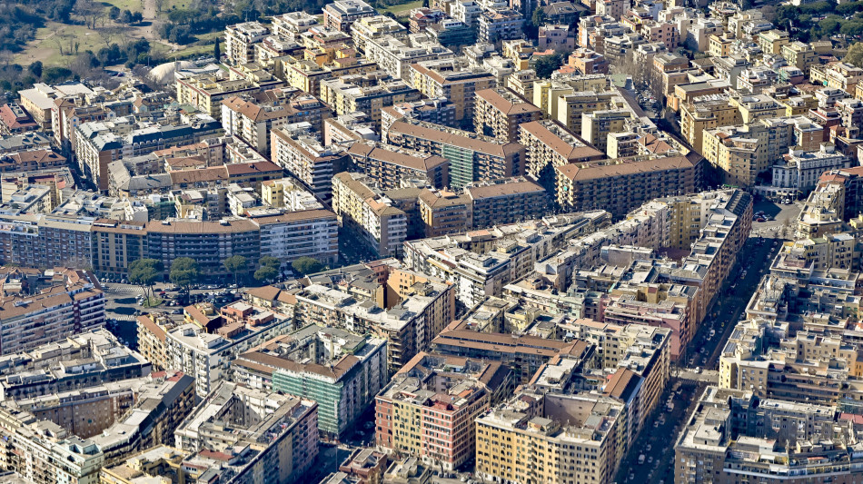 Istat, la produzione nelle costruzioni ad aprile cresce del 2,7% annuo