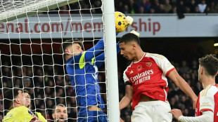 Angleterre: Arsenal bat Burnley 3-1 et recolle &agrave; Manchester City