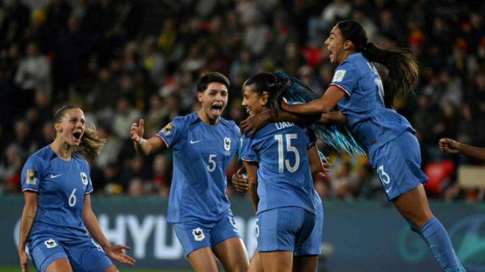Mondial f&eacute;minin: les Bleues impitoyables avec les Marocaines