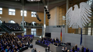 Bundestag beschlie&szlig;t Entlastungspaket - Koalition verspricht noch mehr