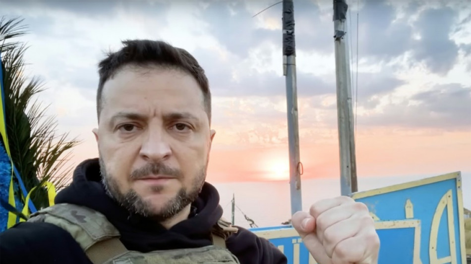 500e jour de la guerre: Zelensky c&eacute;l&egrave;bre le "courage" de l'Ukraine, nouveau bombardement russe meurtrier