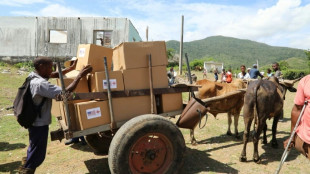 En Cuba, la ayuda de EEUU se reparte hasta en carretas tiradas por bueyes