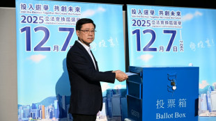 Hong Kong aux urnes après un incendie meurtrier