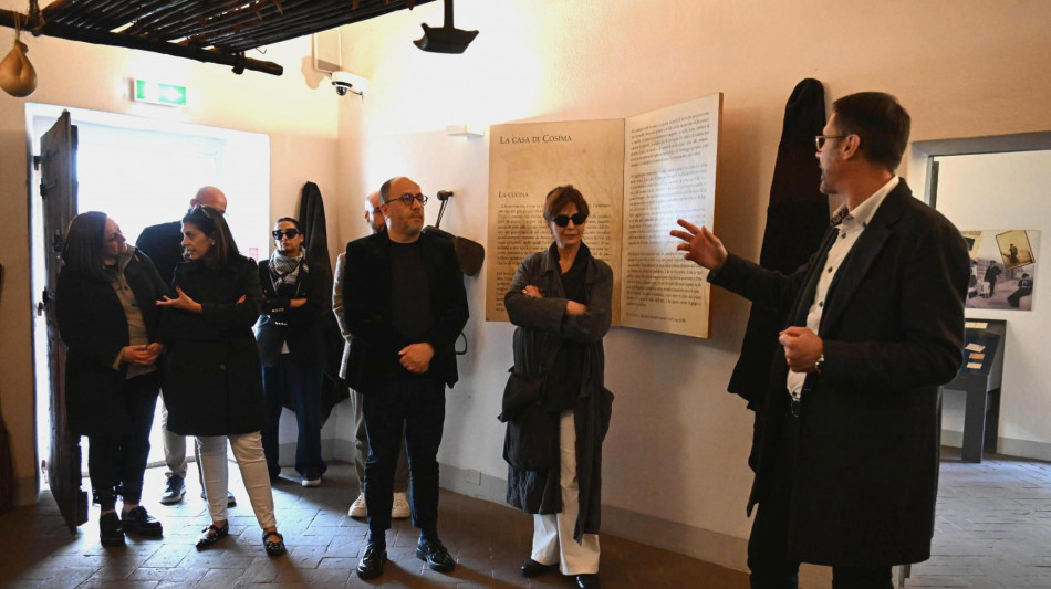 Laura Morante a Nuoro visita la casa di Grazia Deledda