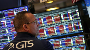 Wall Street ouvre en hausse, salue la lev&eacute;e des menaces douani&egrave;res de Trump