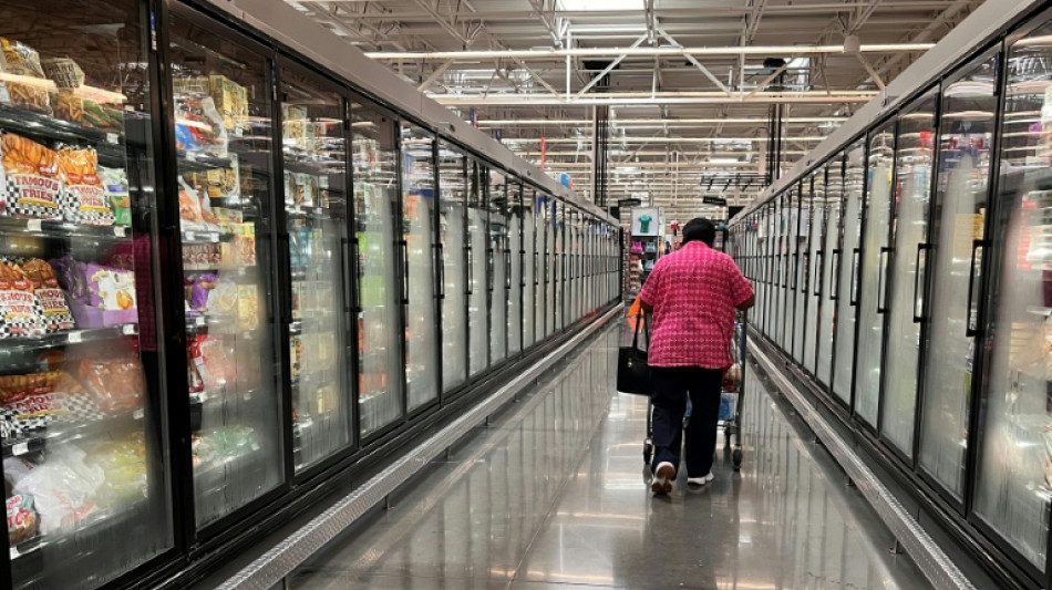 US retail sales lose steam, consumer confidence falls as costs bite