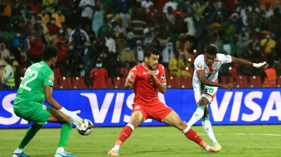 CAN: Dango Ouattara, h&eacute;ros malheureux, envoie le Burkina-Faso en demi-finale